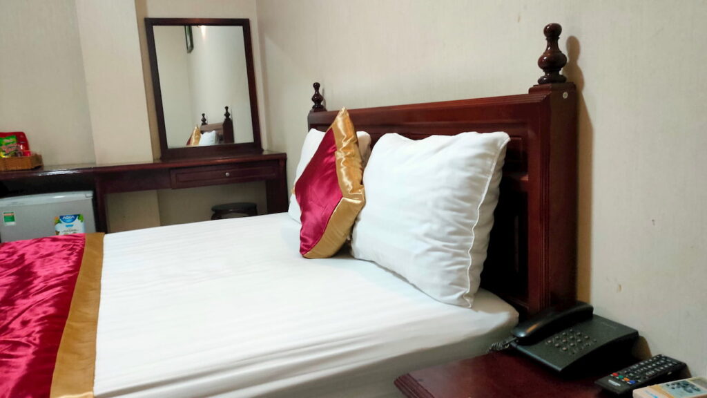 Phòng 350 nghìn của khách sạn Tân Phú Gia giá 350.000 đồng