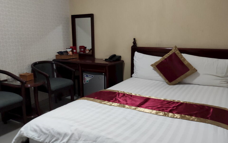 Phòng 300 nghìn khách sạn ở Tân Phú
